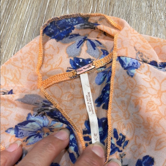 Free People Size M Tan Fitted Ribbed Blouse Long Sleeve Floral - Picture 9 of 9